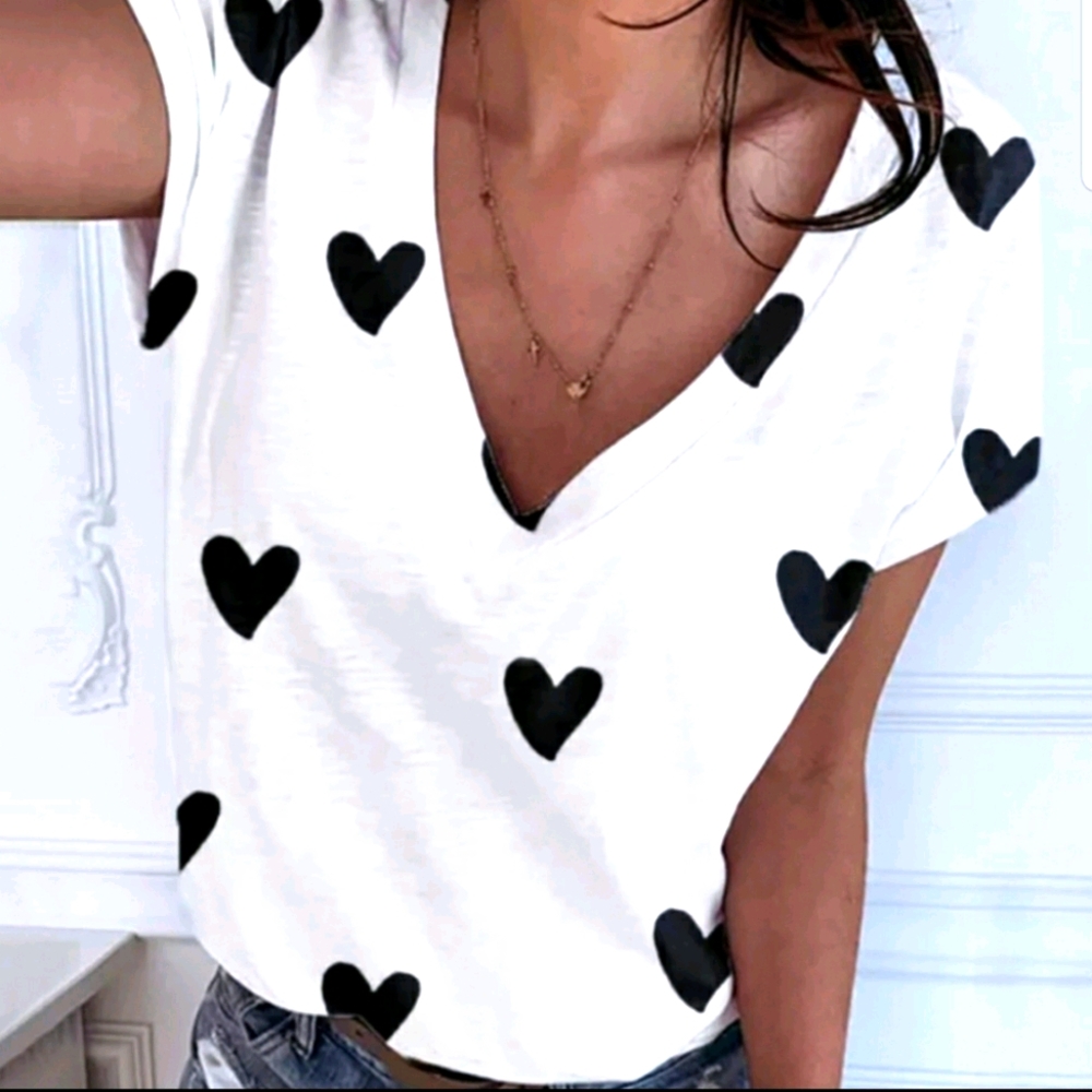 HEART V NECK SHORT SLEEVE TEE